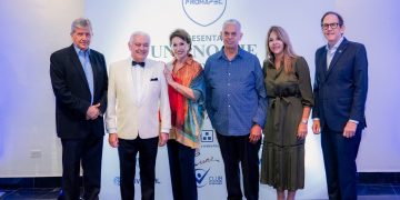 “Una noche de risas con propósito” se convirtió en una velada memorable con las leyendas del humor