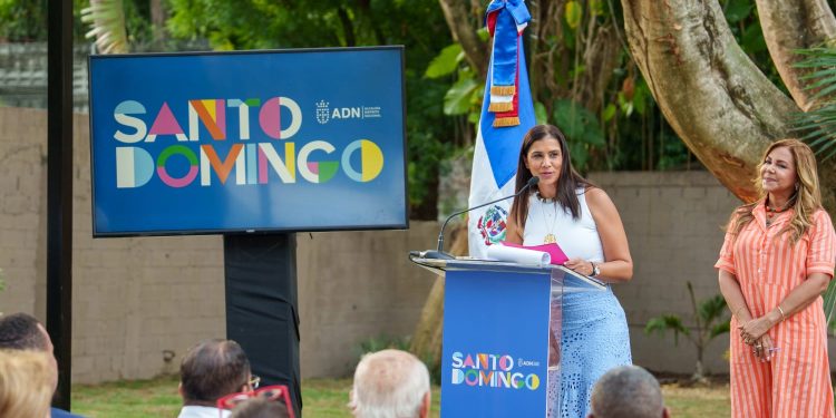 Comunitarios de Arroyo Hondo agradecen a Carolina por entrega del parque Riveras de las Palmas