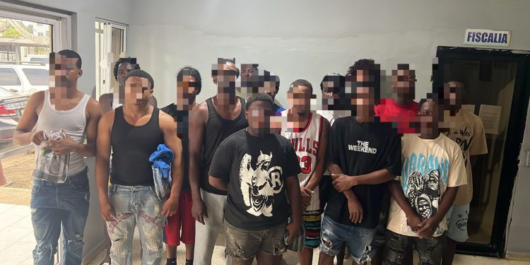 Policía desmantela puntos de sustancias narcóticas, ocupa máquinas tragamonedas motocicletas y detiene varias personas en Villa Mella, SDN