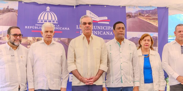Presidente Abinader inaugura proyectos de asfaltado ejecutados por la Liga Municipal Dominicana (LMD) en Constanza