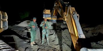 Senpa incauta dos retroexcavadora y un camión en mina que operaba ilegal en Montecristi
