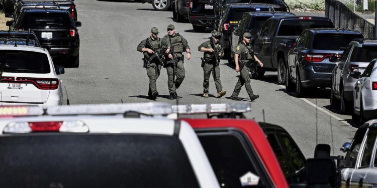 EE.UU.: Francotirador mata a dos bomberos durante incendio