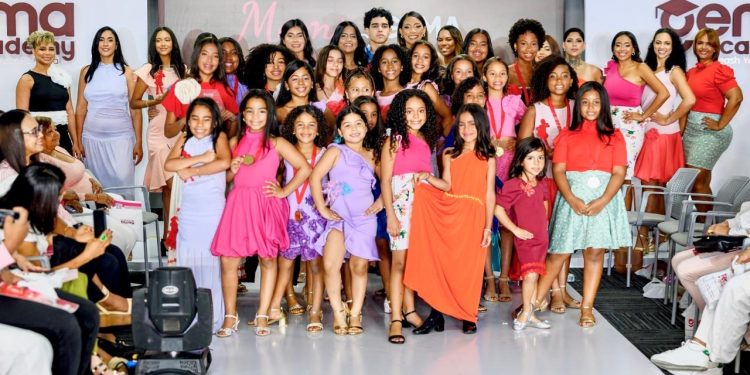 Diseñador Veniel Gustin presenta su nueva colección " Lumina y Sol"