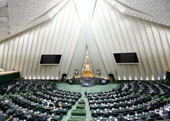 ¡Muerte a EE.UU. e Israel!: así celebró el Parlamento iraní el fin de cooperación con la OIEA