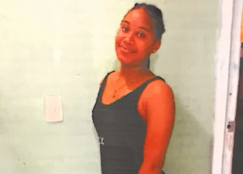 Niña desaparece durante un traslado bajo el cuidado de Conani, según denuncia madre de la menor