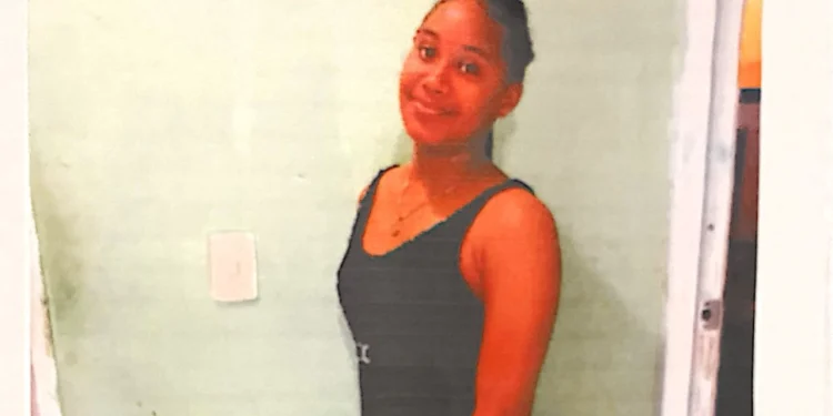 Niña desaparece durante un traslado bajo el cuidado de Conani, según denuncia madre de la menor