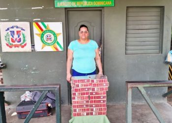 Pasajera de autobús fue detenida con contrabando de más de 13 mil cigarrillos en Santiago Rodríguez