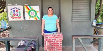 Pasajera de autobús fue detenida con contrabando de más de 13 mil cigarrillos en Santiago Rodríguez