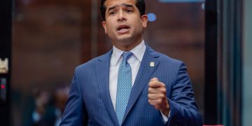 Omar Fernández respalda permisos laborales temporales para inmigrantes