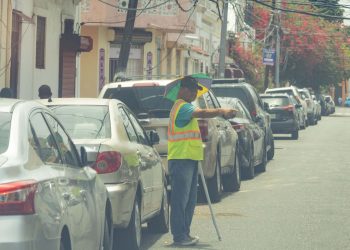 Operativo de Digesett remueve parqueadores informales de las calles en el DN