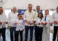 Presidente Abinader inaugura Liceo Experimental, subcentro UASD y asfaltado de calles en Constanza