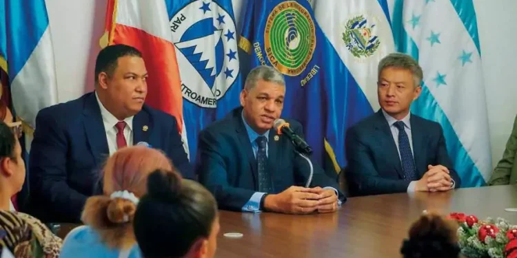 Vicepresidente del Parlacen defiende labor de diputados que lo componen