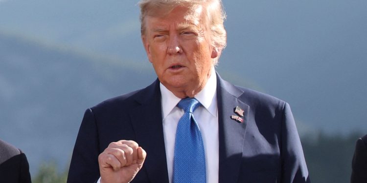 Donald Trump le pidió a Israel que no bombardee a Irán pese a la violación del alto el fuego