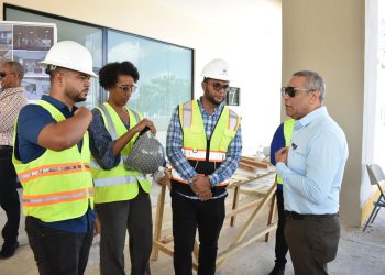 Senador Franklin Romero supervisa avance construcción hospital San Vicente de Paúl