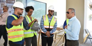 Senador Franklin Romero supervisa avance construcción hospital San Vicente de Paúl