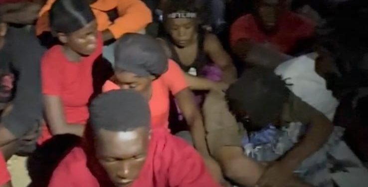 Ejército intercepta grupo de 30 inmigrantes indocumentados en zona rural de Villa Vásquez