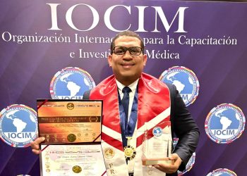 El Dr. Ramón Saldaña Matar es reconocido internacionalmente como el profesional más destacado de la salud 2024-2025 en su especialidad de Cirujano Ortopeda