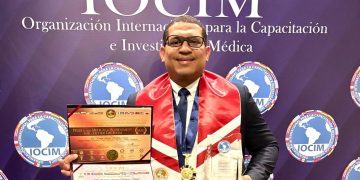 El Dr. Ramón Saldaña Matar es reconocido internacionalmente como el profesional más destacado de la salud 2024-2025 en su especialidad de Cirujano Ortopeda