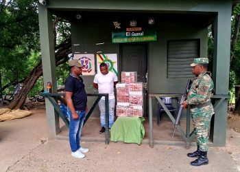 Un pasajero fue detenido con contrabando de 21 mil cigarrillos en el maletero de un autobús en Santiago Rodríguez