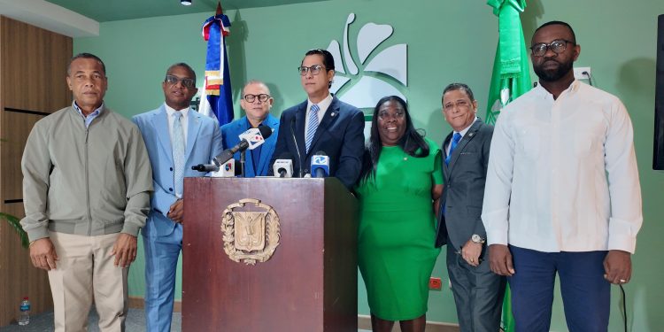 Diputado Félix Michell llama al Poder Ejecutivo a respetar el rol de fiscalizador del poder legislativo