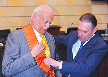 Congreso de Colombia condecora a Juan Luis Séliman