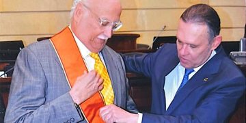 Congreso de Colombia condecora a Juan Luis Séliman