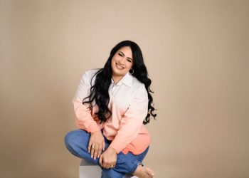 Gloria Ramírez trae un poderoso mensaje de fe y esperanza, con su nuevo tema “Como viento recio”