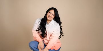 Gloria Ramírez trae un poderoso mensaje de fe y esperanza, con su nuevo tema “Como viento recio”