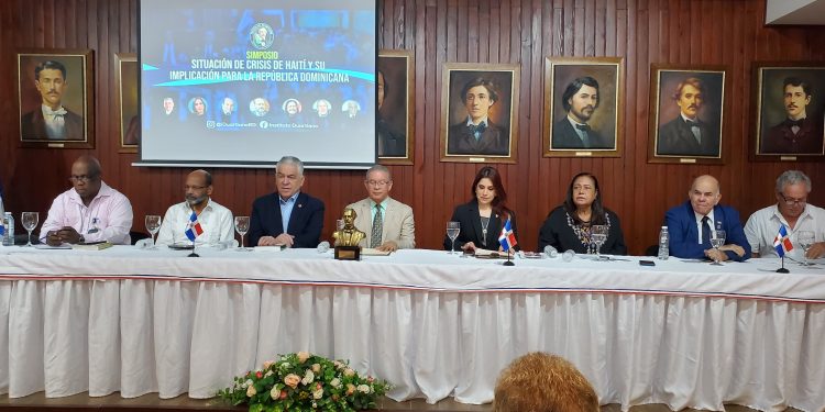Especialistas abordan en simposio del Instituto Duartiano la crisis de Haití y su impacto en RD