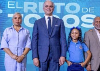 Ministro Luis Miguel De Camps presenta hoja de ruta para potenciar sistema preuniversitario