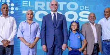 Ministro Luis Miguel De Camps presenta hoja de ruta para potenciar sistema preuniversitario