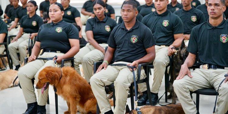 DNCD refuerza capacidad operativa contra el narcotráfico con integración de 50 Binomios Caninos