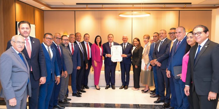 El doctor Mario Lama es designado asesor honorífico en materia de salud del Senado de la República