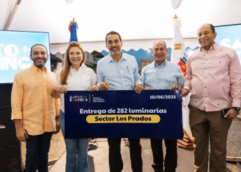 Carolina entrega 282 luminarias led instaladas para mayor seguridad en Los Prados