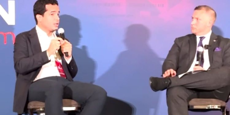 Omar Fernández defiende en EE.UU. derecho de RD a deportar indocumentados