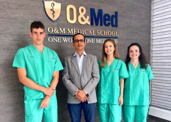 Desde España, estudiantes de Medicina de la Universidad de Navarra llegan a la Universidad Dominicana O&M para rotación médica