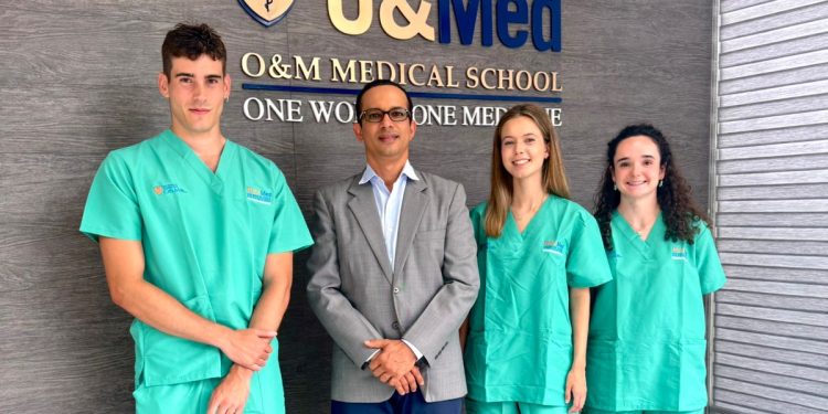 Desde España, estudiantes de Medicina de la Universidad de Navarra llegan a la Universidad Dominicana O&M para rotación médica