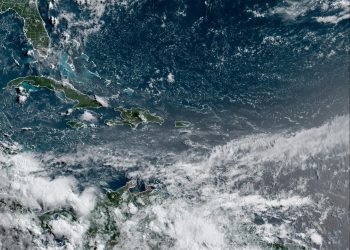 Indomet: Aguaceros con tronadas y ráfagas de viento por vaguada y paso de onda tropical