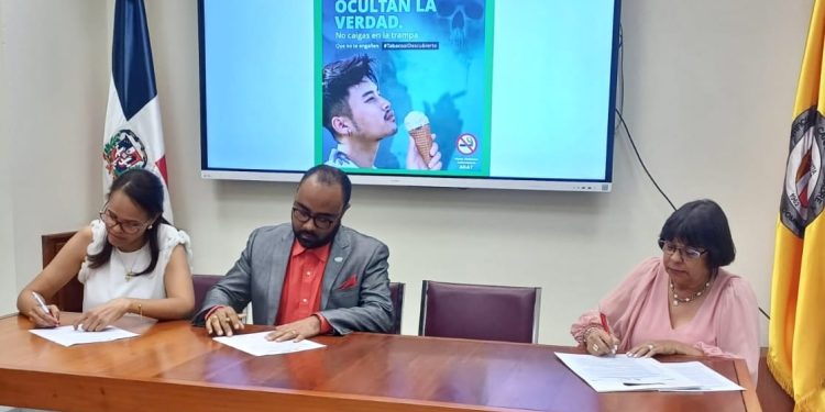 Colegios se comprometen a erradicar el consumo de productos de tabaco en sus instalaciones