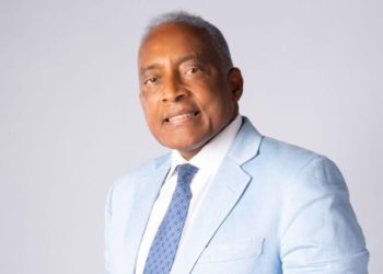 Cirujano dominicano Pablo Grullón recibe Honoris Causa en Panamá