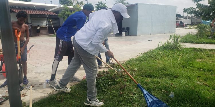 Junta de Vecinos “El Berro” realiza jornada de saneamiento en la ribera del río Ozama