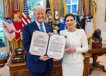 Embajadora en Washington presenta cartas credenciales a Donald Trump