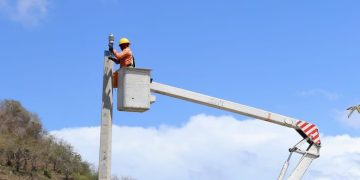 EDENORTE rehabilita red eléctrica en Belloso, Luperón, beneficiando a más de 400 familias y comercios