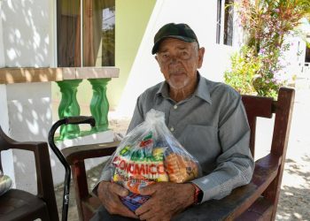 Comedores Económicos realiza operativo de entrega de kits de raciones crudas en Manabao