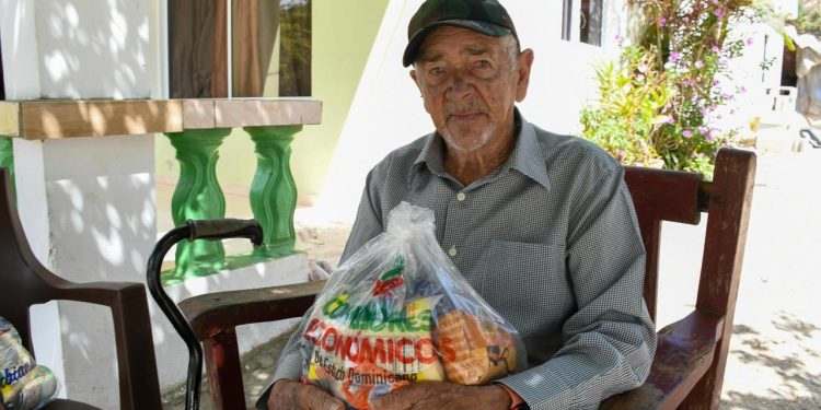 Comedores Económicos realiza operativo de entrega de kits de raciones crudas en Manabao