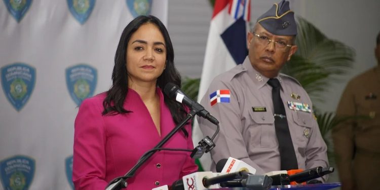 Interior y Policía: afirma agentes reciben educación y supervisión continúa