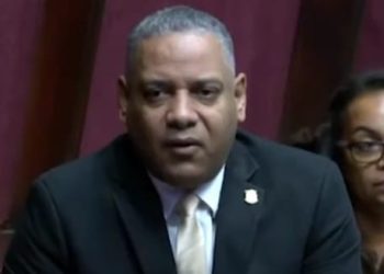 Diputado FP se reintegra a sus labores legislativas tras superar tragedia Jet Set; demanda Código Penal