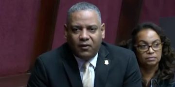 Diputado FP se reintegra a sus labores legislativas tras superar tragedia Jet Set; demanda Código Penal