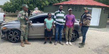 Conductor con indocumentados impacta contra una cabaña al intentar huir de miembros del Ejército