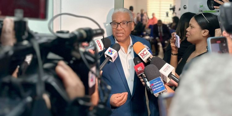 Director de pensiones encabeza foro dirigido a comunicadores